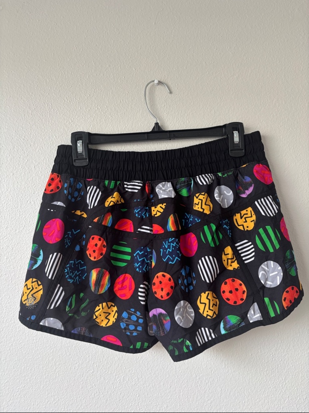 Lululemon Tracker Short III in SeaWheeze Circle Pills print size 10 running